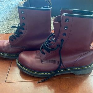 Original size 10 mens Doc Martens Colour burgundy